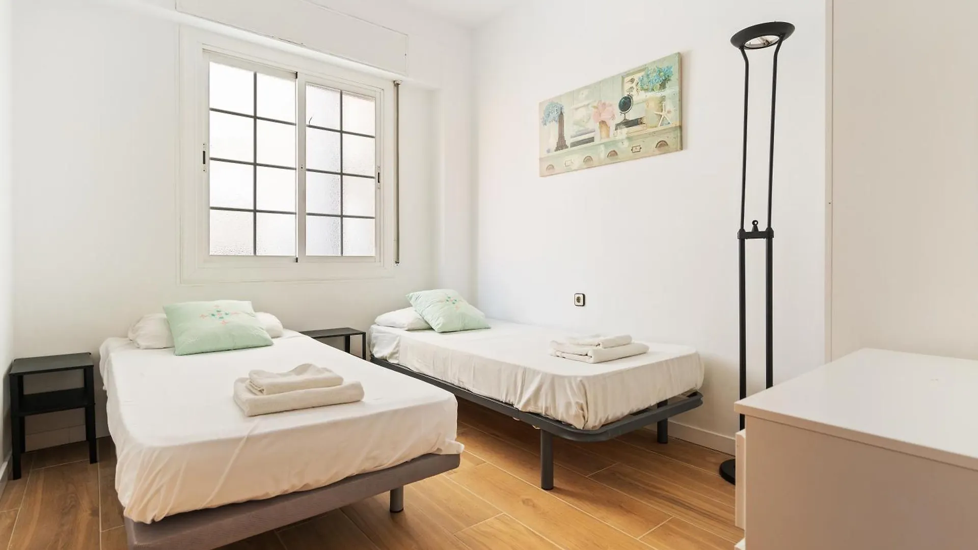Chic 3Br Retreat With Private Terrace Daire Barselona 0*,