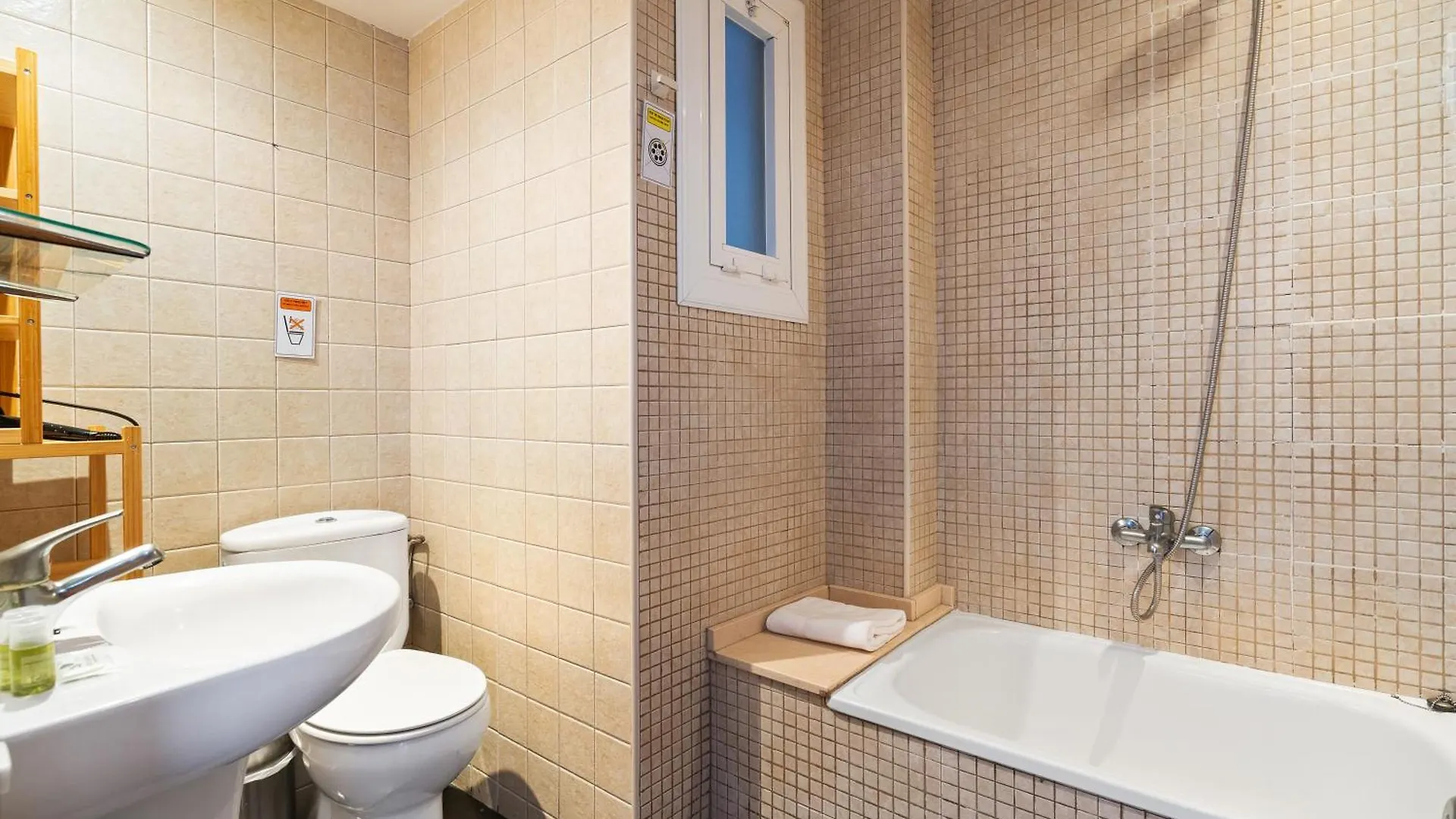 Appartement Chic 3Br Retreat With Private Terrace à Barcelone 0*,