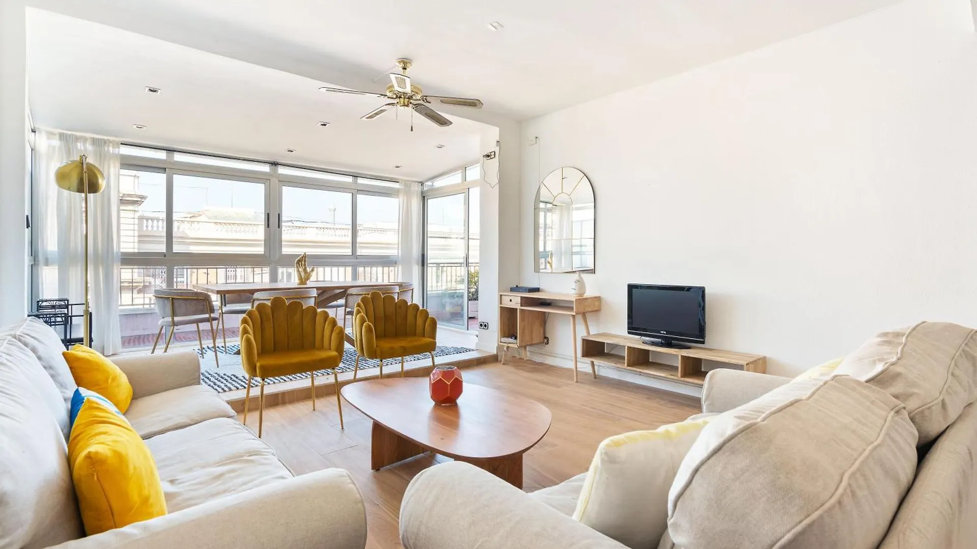 公寓 巴塞罗那Chic 3Br Retreat With Private Terrace公寓 西班牙